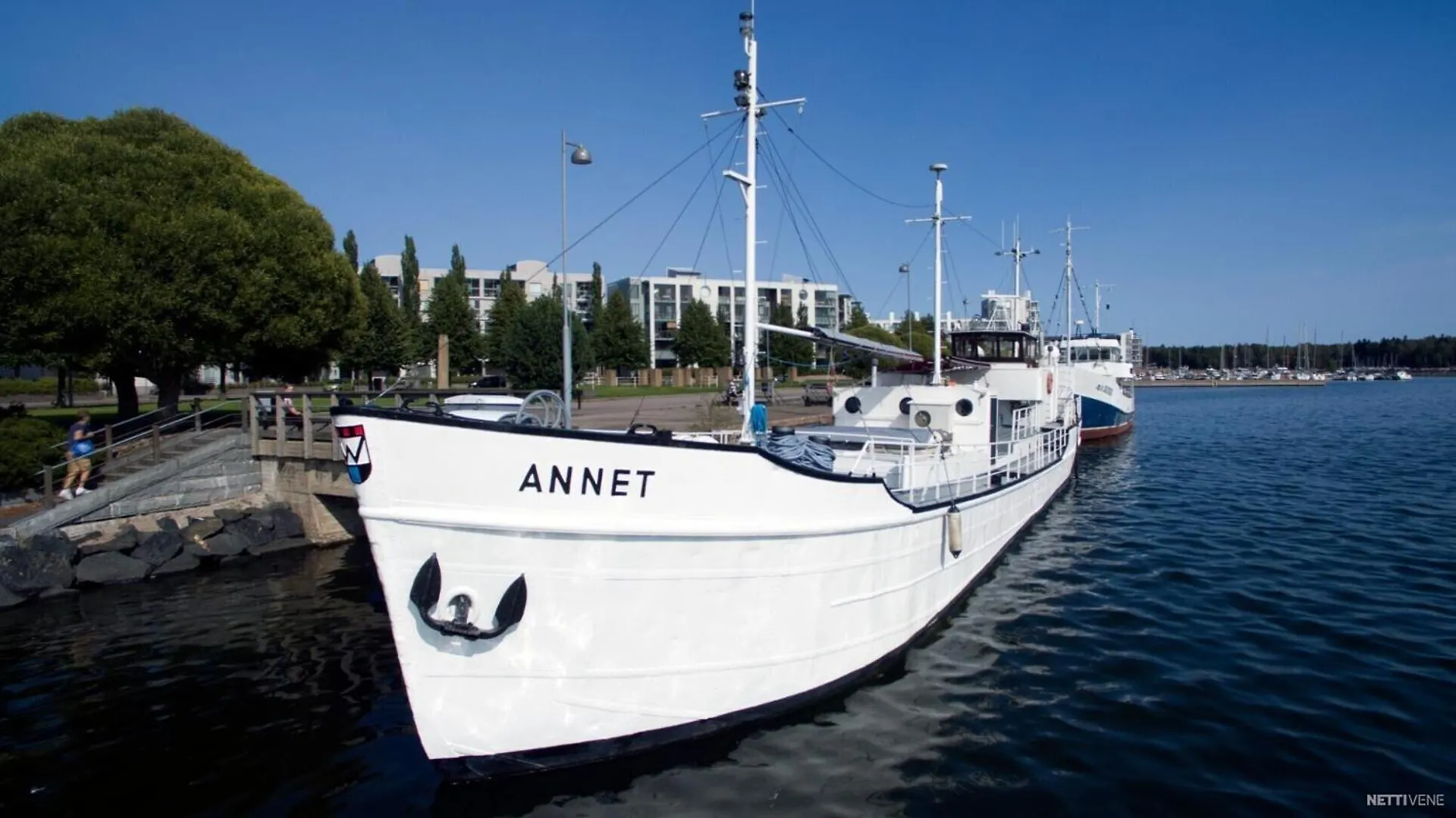 Spacious Dutch Houseboat Helsinki