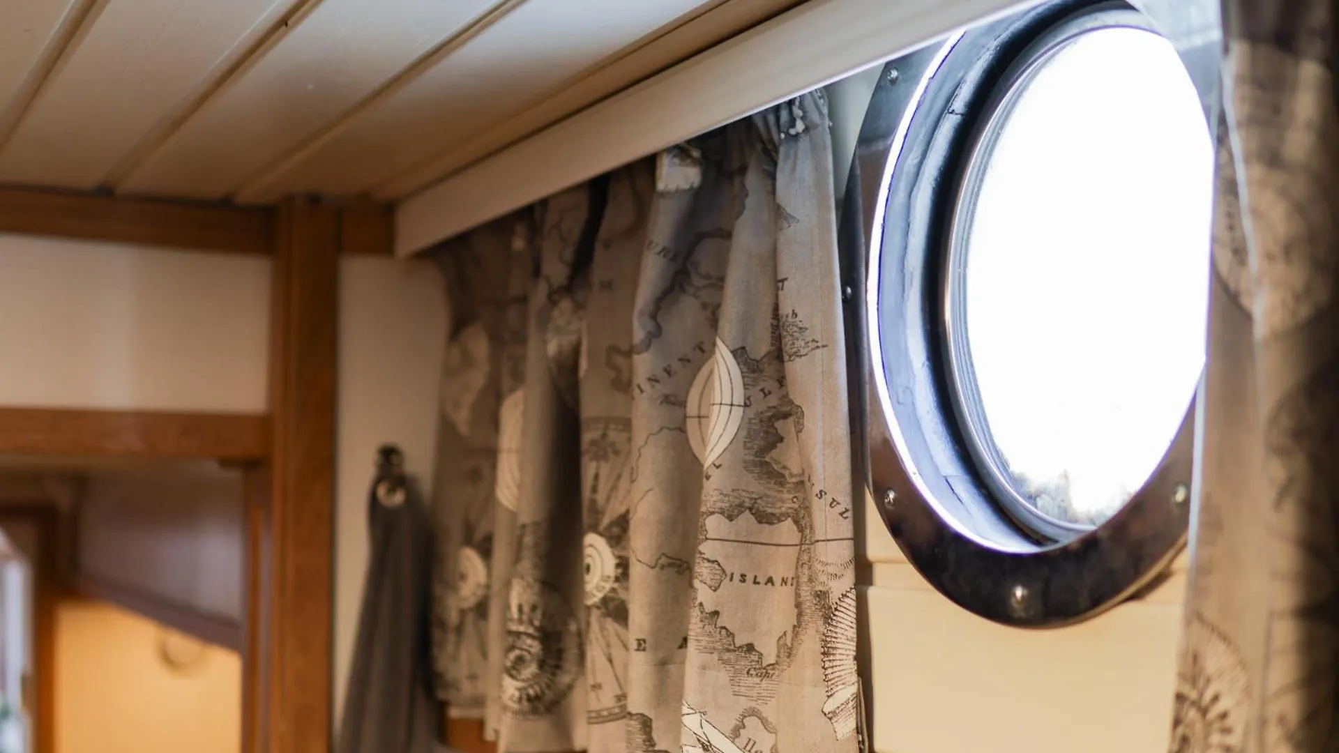 Hotel na wodzie Spacious Dutch Houseboat Helsinki