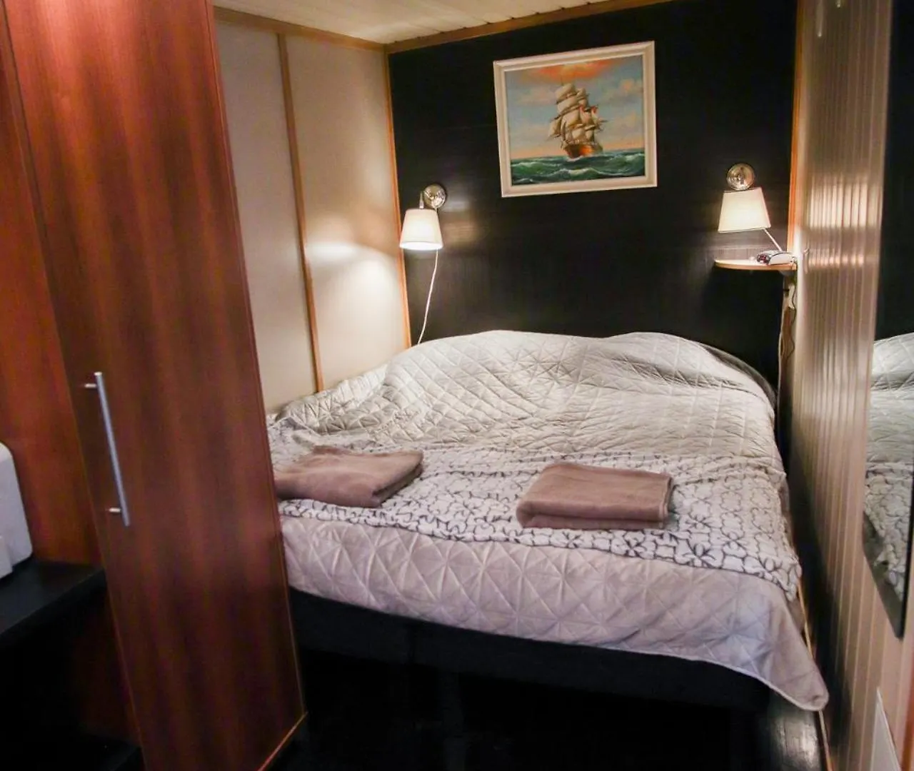 Hotel na wodzie Spacious Dutch Houseboat Helsinki